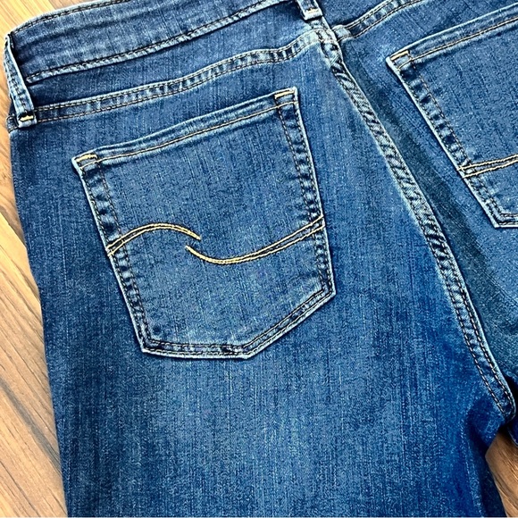 Signature by Levi Strauss Mid Rise Bermuda Stretch Jean Shorts – Size 28 - Picture 7 of 15